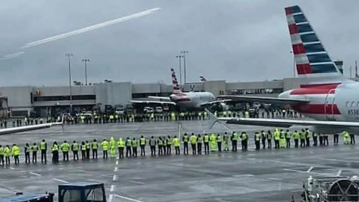 Halálos baleset történt a reptéren, meghalt az American Airlines egyik dolgozója