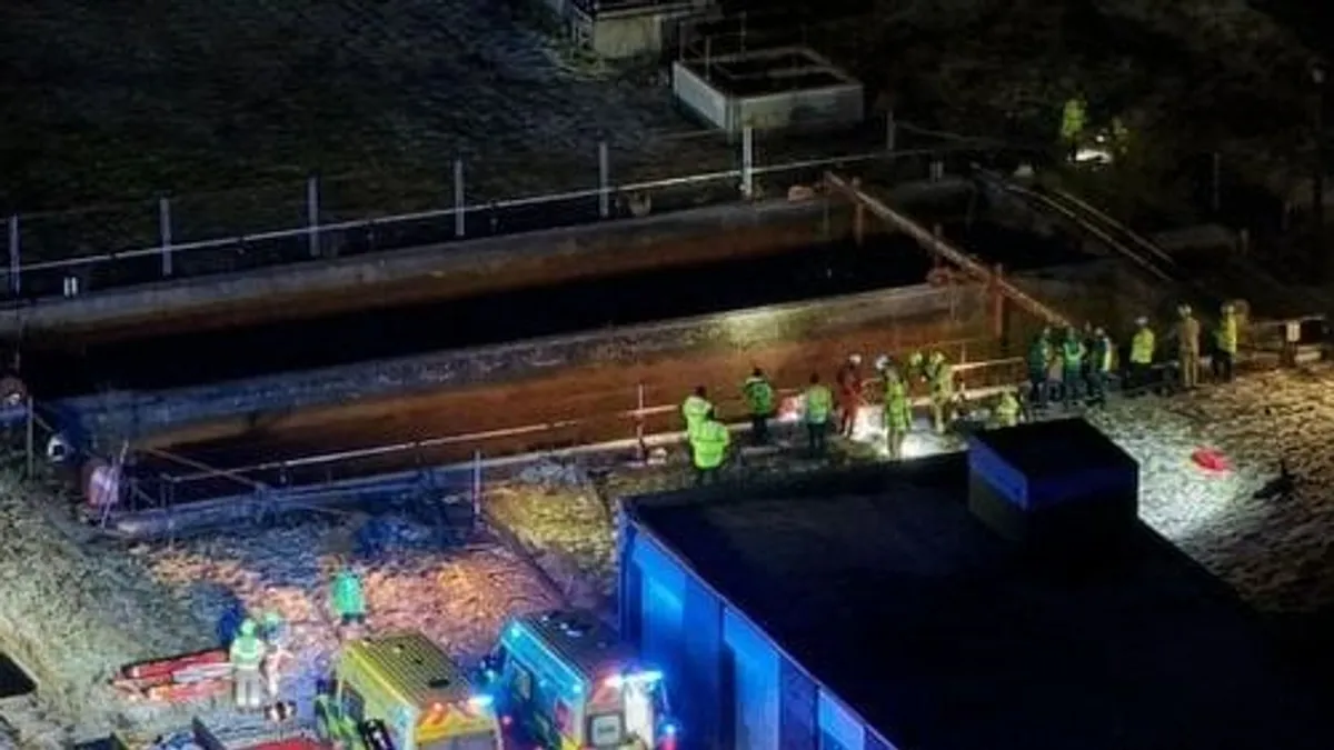Autóval egy szennyvízaknába zuhant és meghalt egy brit fiatal