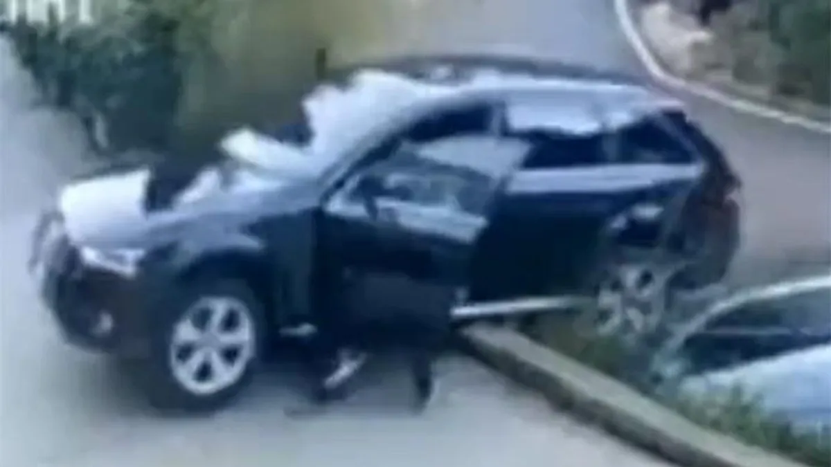 Csak emelőre kellett volna tenni a kocsit, ami ezután történt, minden képzeletet felülmúlt - videó