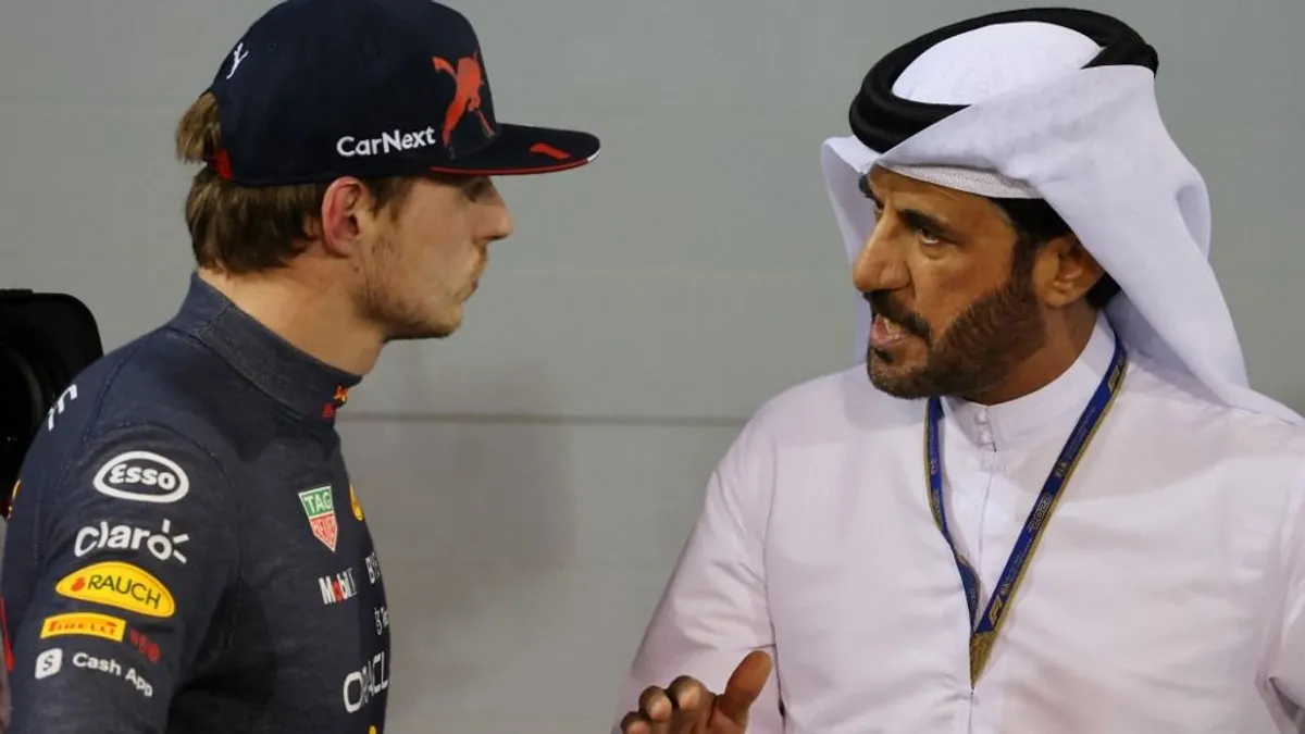 Betömi a szájukat és bábokat csinál Verstappenékből az FIA