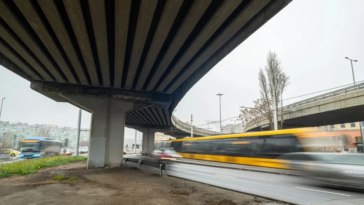 Hamarosan lezárják a Flórián téri felüljárókat, nagy dugók várhatók