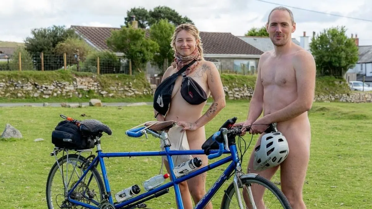 Meztelenül vásárolnak a Buying naked című MAX realityben