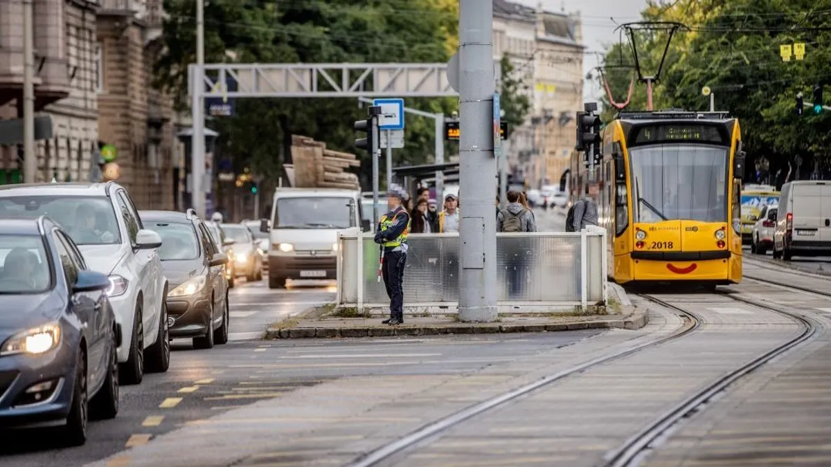 Rosszul lett egy utas a Blaha Lujza téren