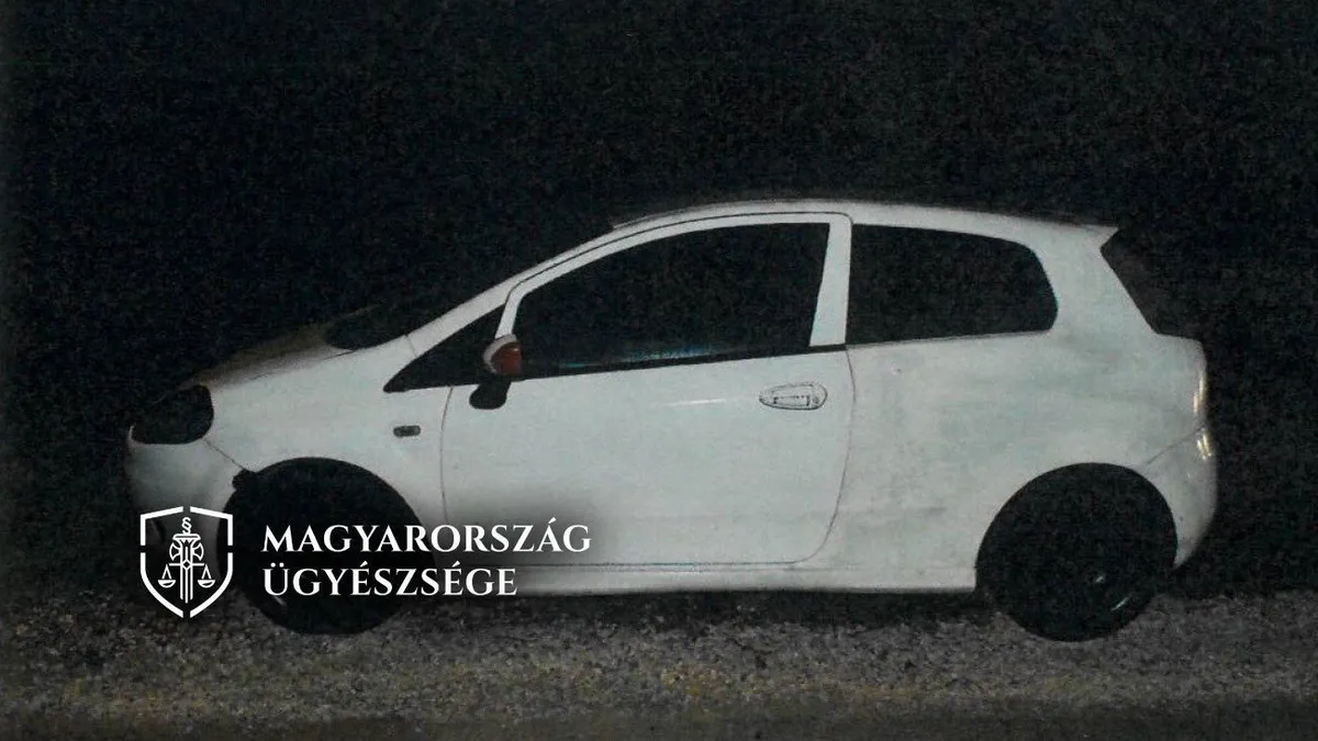 Meghalt egy férfi, aki barátja autójának a motorháztetején utazott