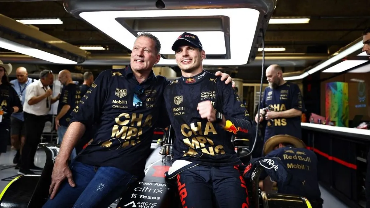 Max Verstappen apja figyelmeztette a Red Bullt