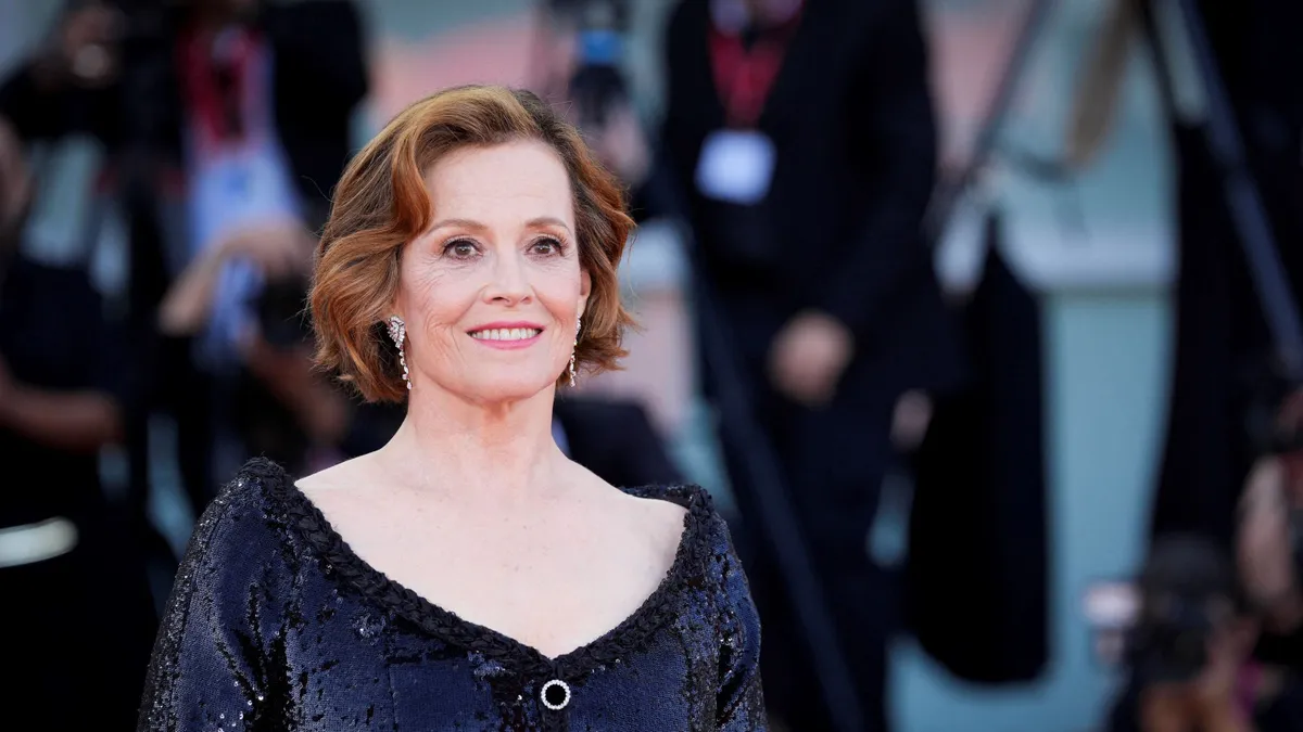 Botrányba fulladt Sigourney Weaver színházi előadása - videó