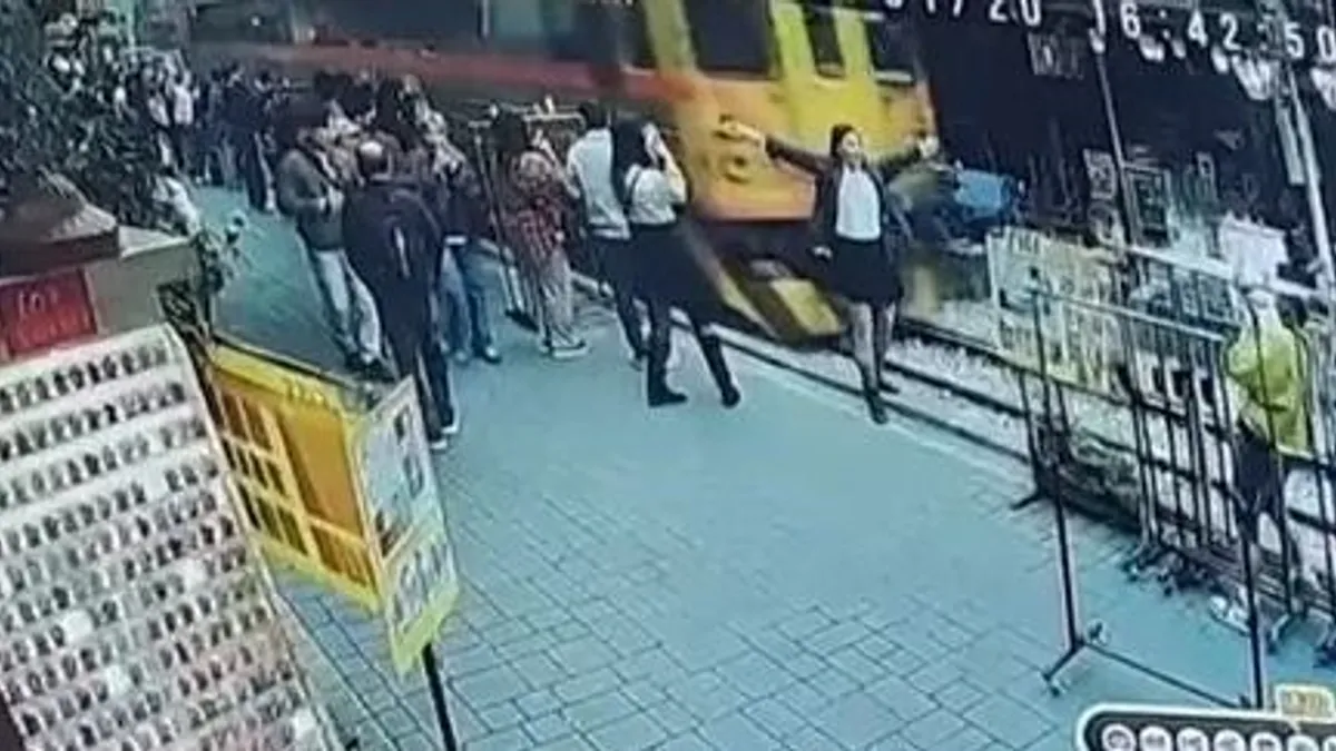 Szelfizés közben a vonat alá esett egy fiatal lány Tajvanon - felkavaró videó