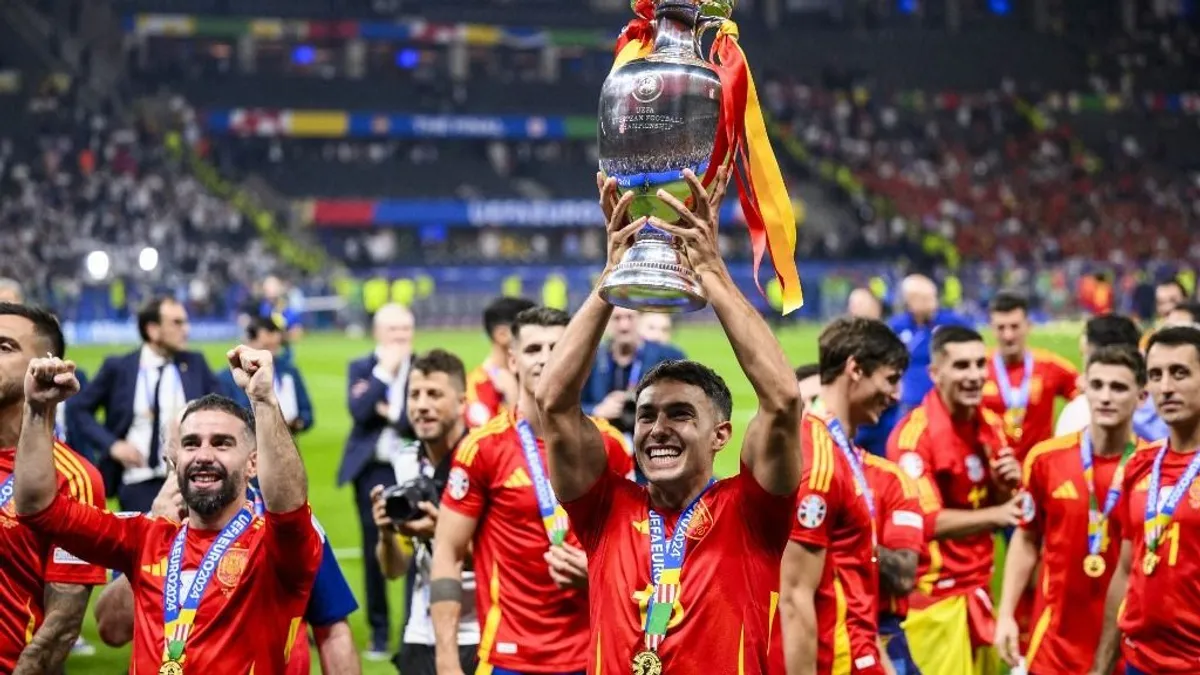 Szoboszlaiék helyett az Ágyúsokat választotta az Eb-győztes spanyol sztár