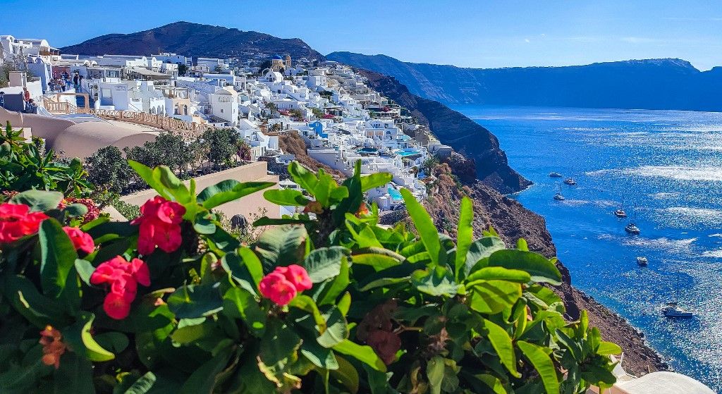 Santorini Island attracts tourists with its uniqueness