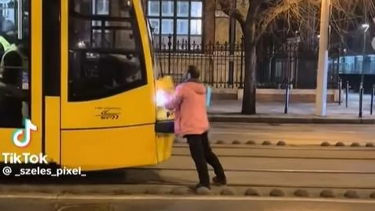 Újabb megrázó felvétel került elő a budapesti Hulkról, aki meg akarta állítani a 6-os villamost - videó