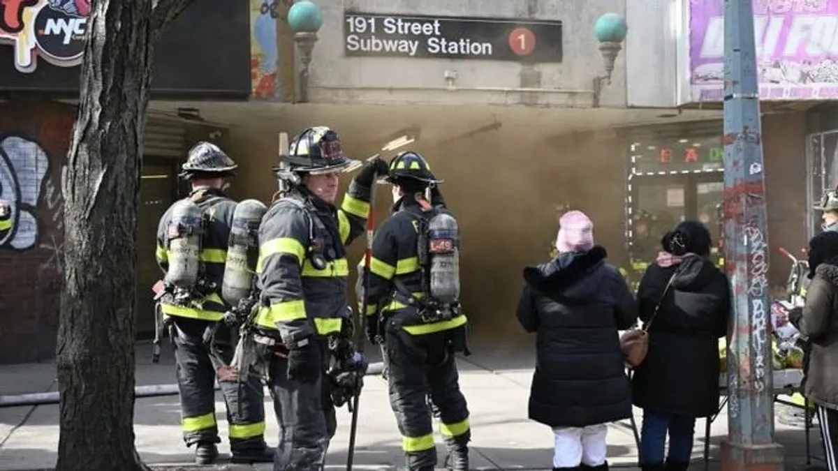 Füstbe borult New York egyik metróállomása, többen megsérültek – videó