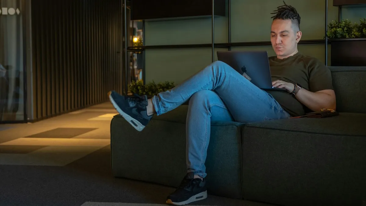 laptop notebook számítógépezés böngészés wifi internetezés