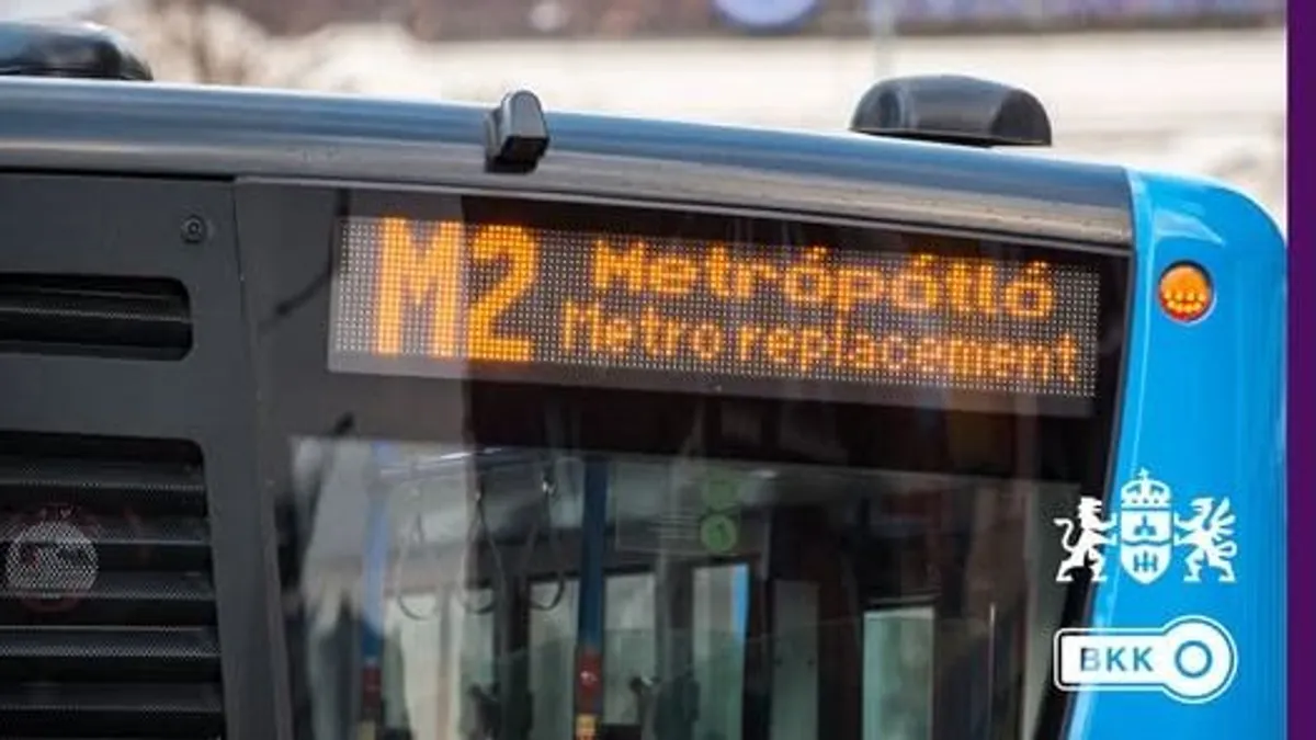 Pótlóbuszok járnak a 2-es metró vonalán