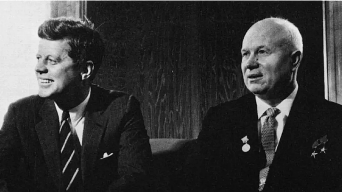 Kennedy amerikai elnök és Hruscsov, szovjet pártfőtitkár