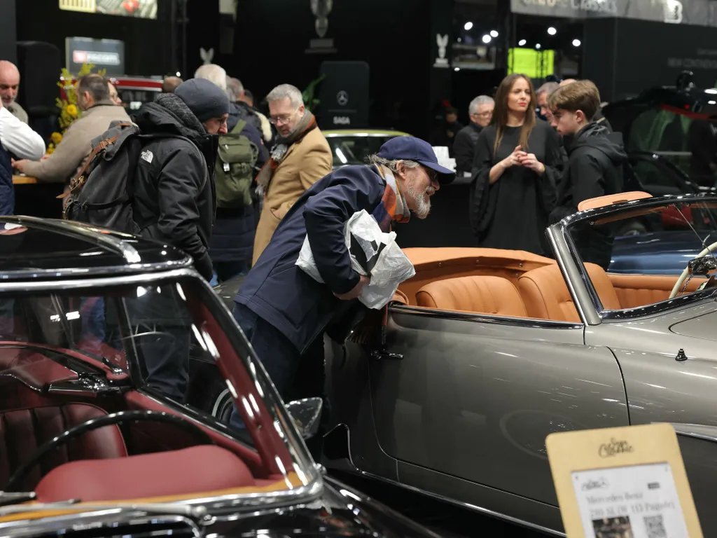 Legendás klasszikusok, motorok és versenyautók: képeken a párizsi Rétromobile Motor Show, RétromobileMotorShow