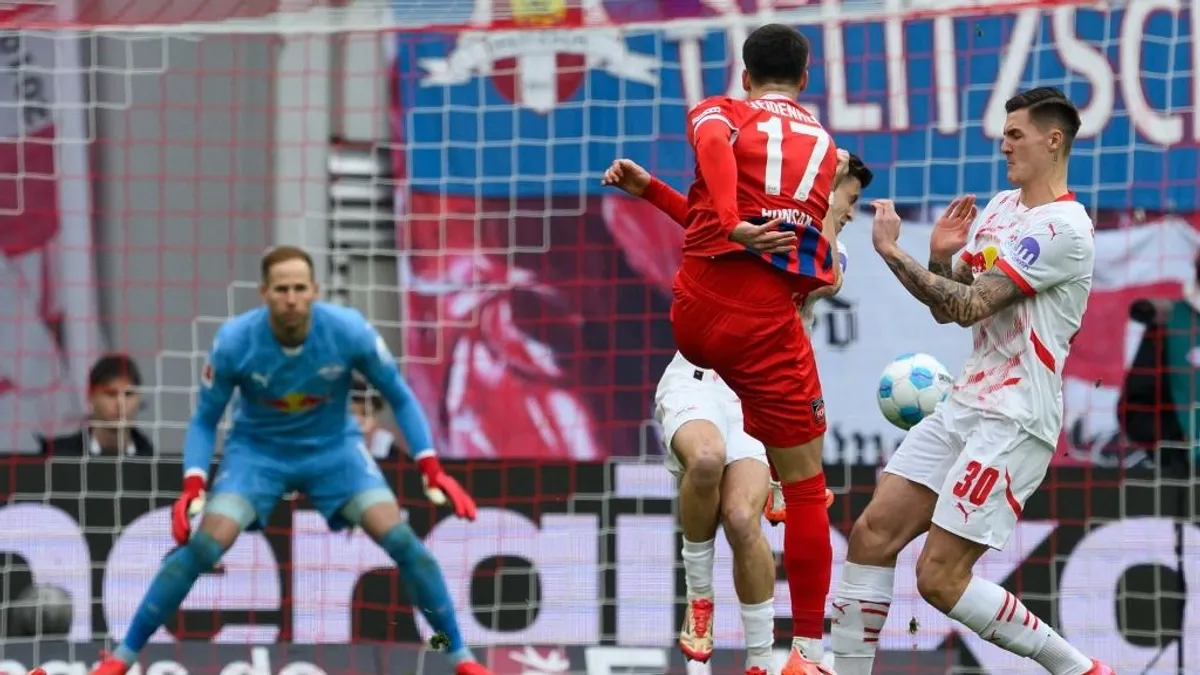 Bombagólt kapott a Bundesligában Gulácsi Péter – videó