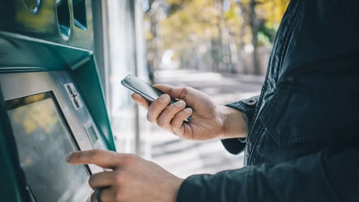 Több száz, megtévesztő ATM miatt indított vizsgálatot a GVH – Ön is érintett lehet!