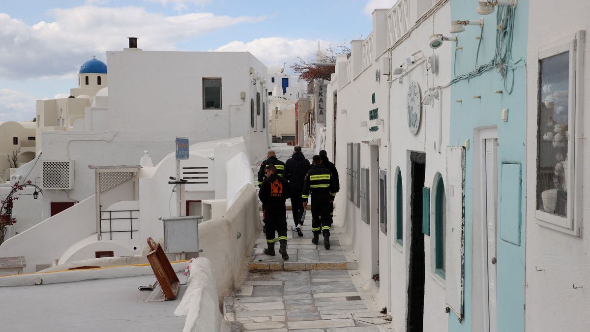 Work contracts could be suspended due to increased seismic activity in Santorini