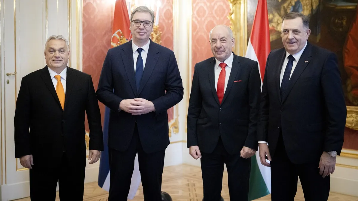 Sulyok Tamás kitüntette Aleksandar Vucic szerb elnököt