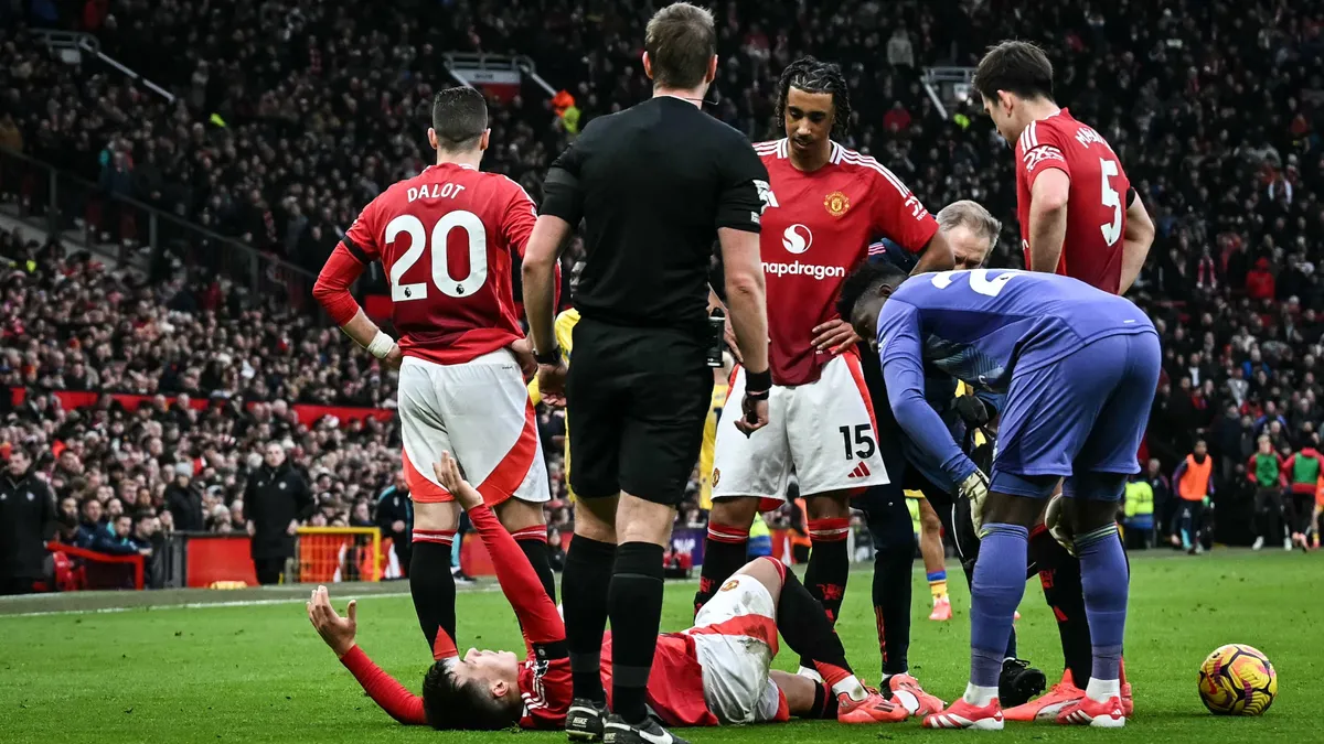 Horrorsérülést szenvedett a Manchester United sztárjátékosa - videó