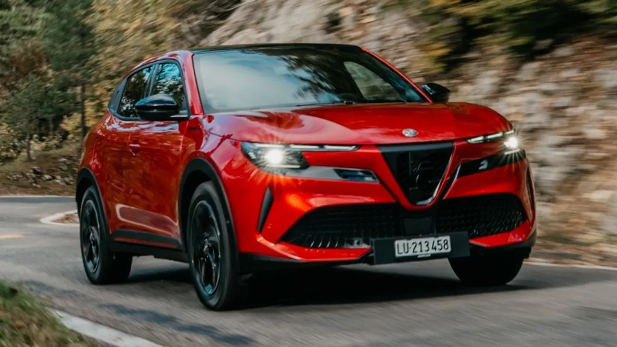 Érzelmi húrokat penget - bemutatjuk az Alfa Romeo Juniort!