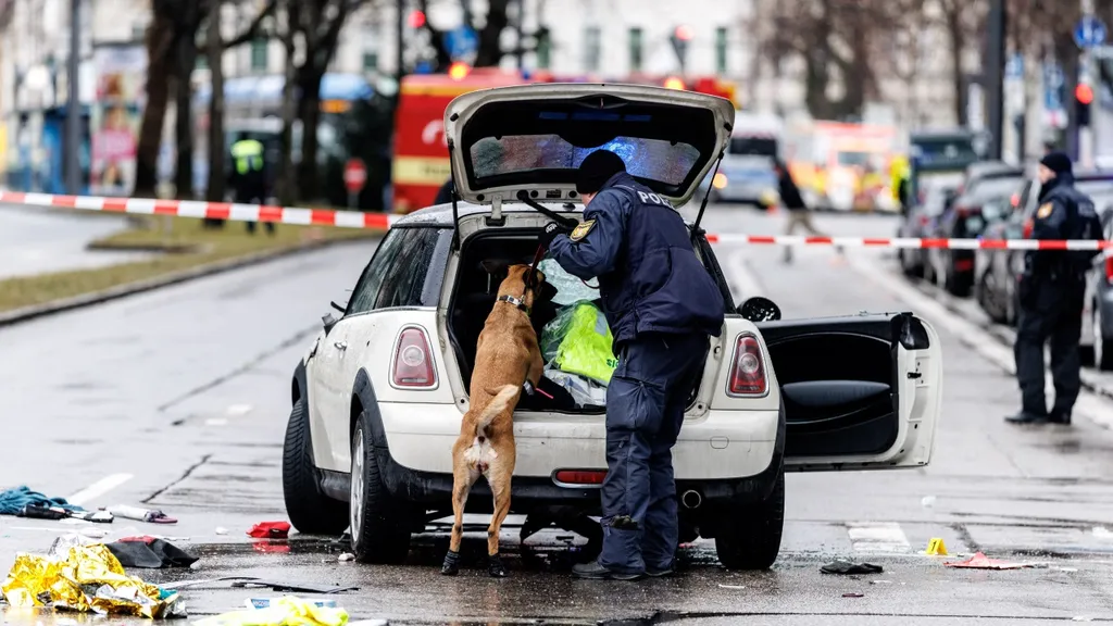 Autó hajtott emberek közé München belvárosában, Autóemberekközé München belvárosában