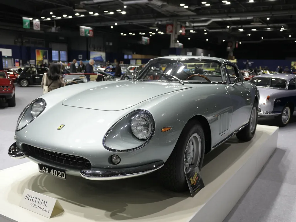 Legendás klasszikusok, motorok és versenyautók: képeken a párizsi Rétromobile Motor Show, RétromobileMotorShow