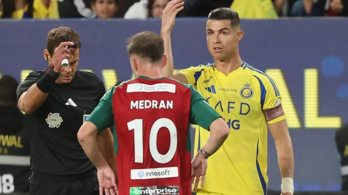 Ronaldo teljesen kiborult, a pályán őrjöngött a bizarr piros lap után