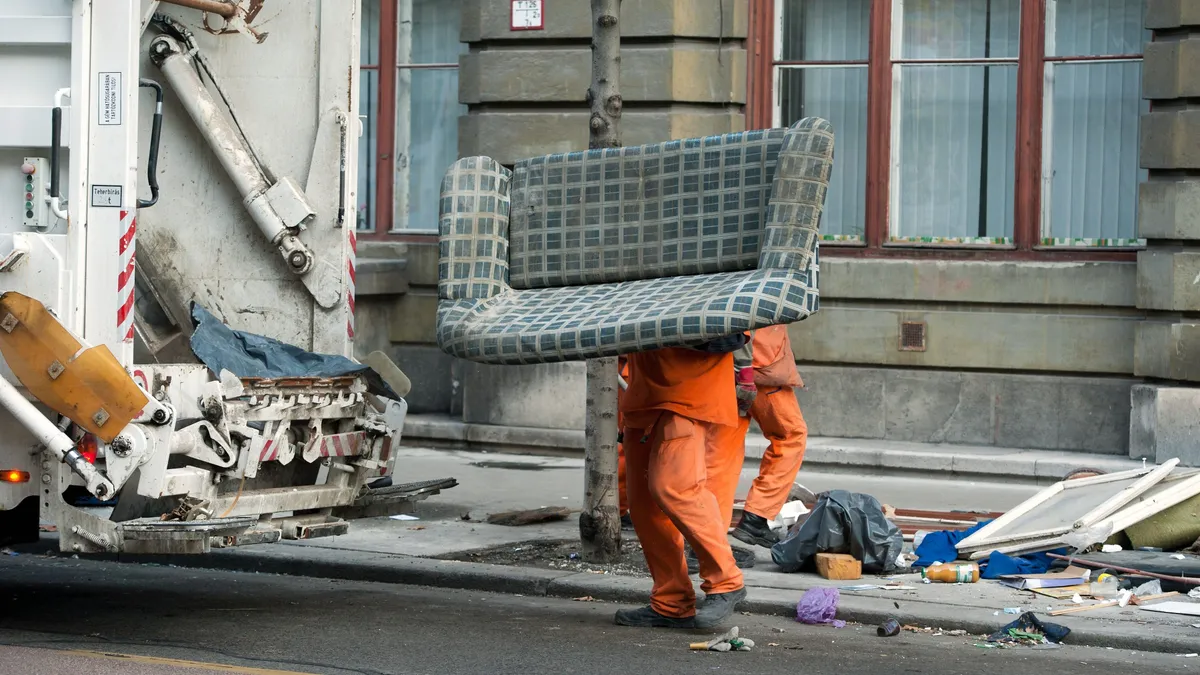 Pénteken megkezdődik a lomtalanítási szezon a fővárosban - ezeket tudnia kell