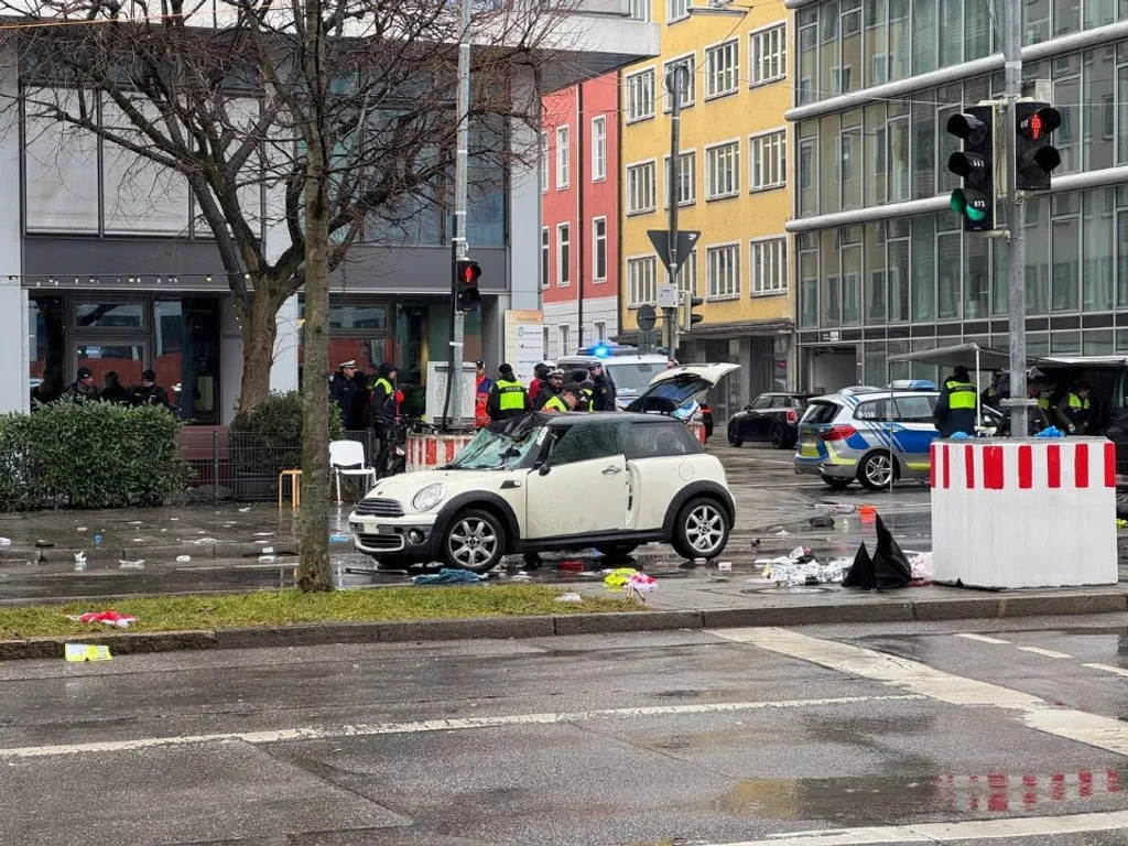 Autó hajtott emberek közé München belvárosában, Autóemberekközé München belvárosában