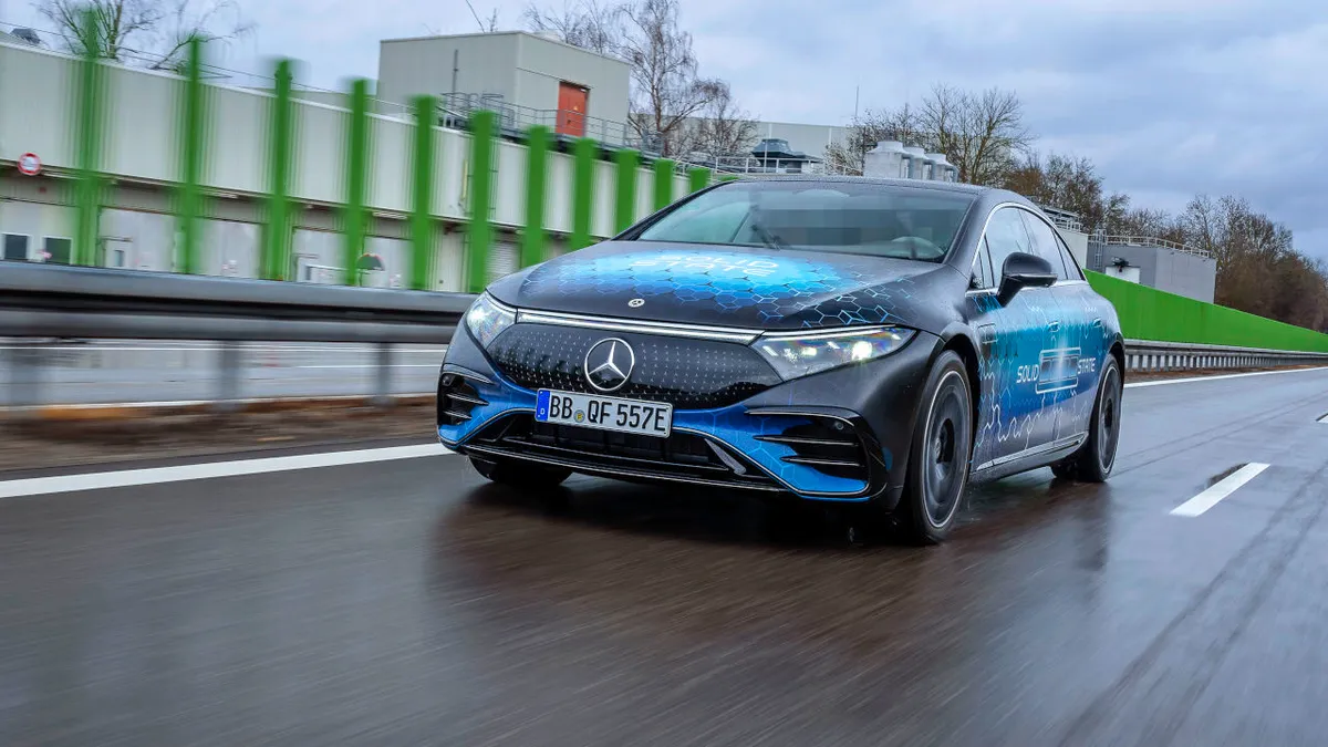 Megkezdte a szilárdtest-akkumulátor közúti tesztelését a Mercedes-Benz