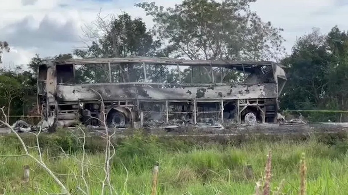 Brutális buszbaleset Mexikóban, több mint negyven ember meghalt - videó