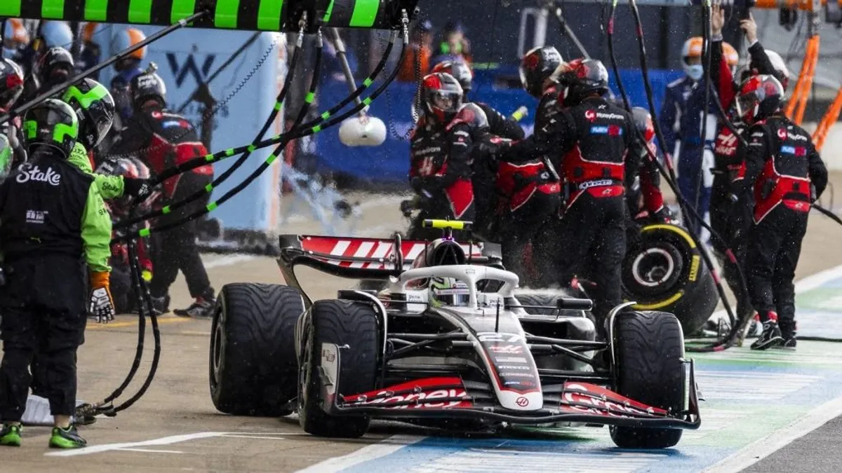 Az első körön szétesett a Haas a silverstone-i gyakorláson - kép