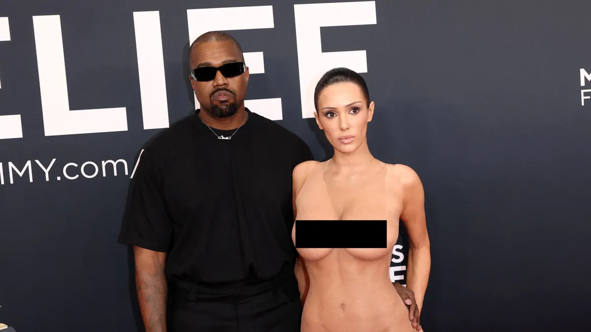 Elhagyta felesége a meztelenkedős botrány után Kanye Westet