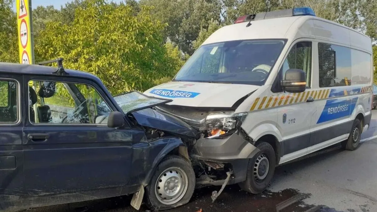 Fejszenyéllel fenyegette, majd el akarta gázolni a rendőröket egy férfi