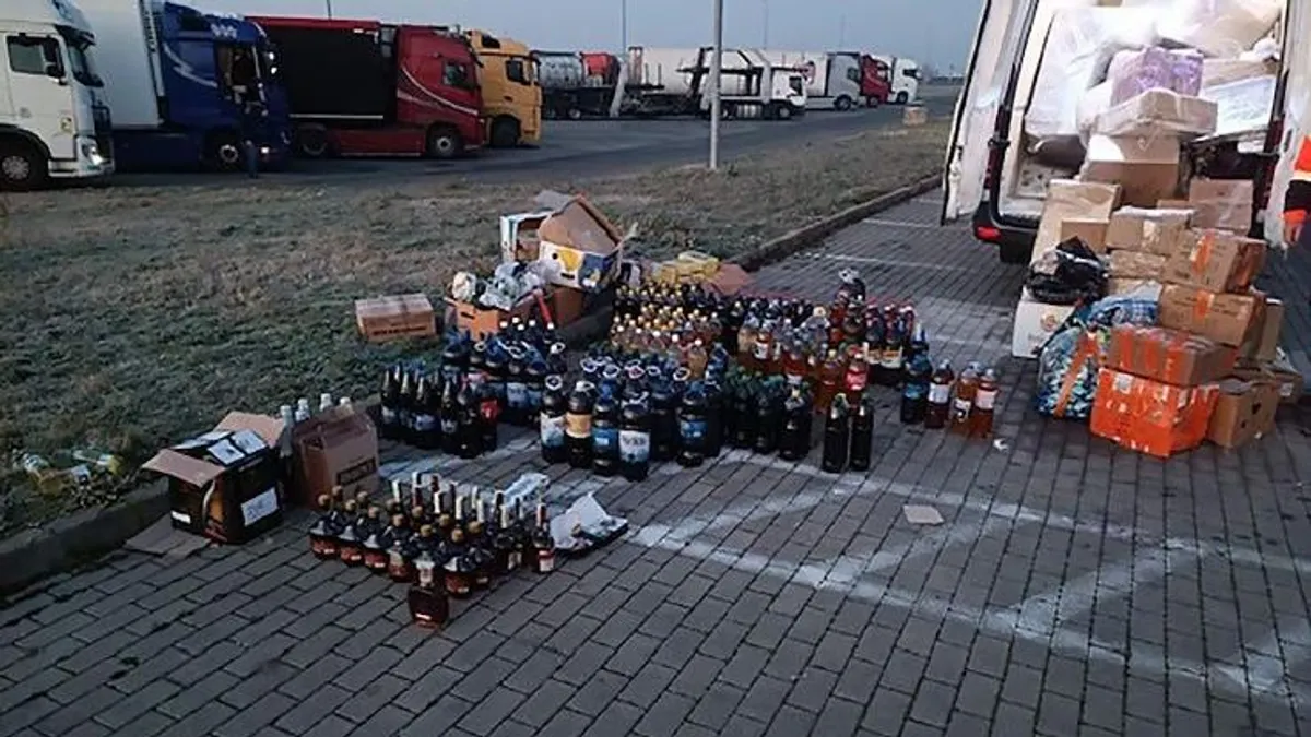 Bútorok közé rejtett több száz liter alkoholt egy román sofőr