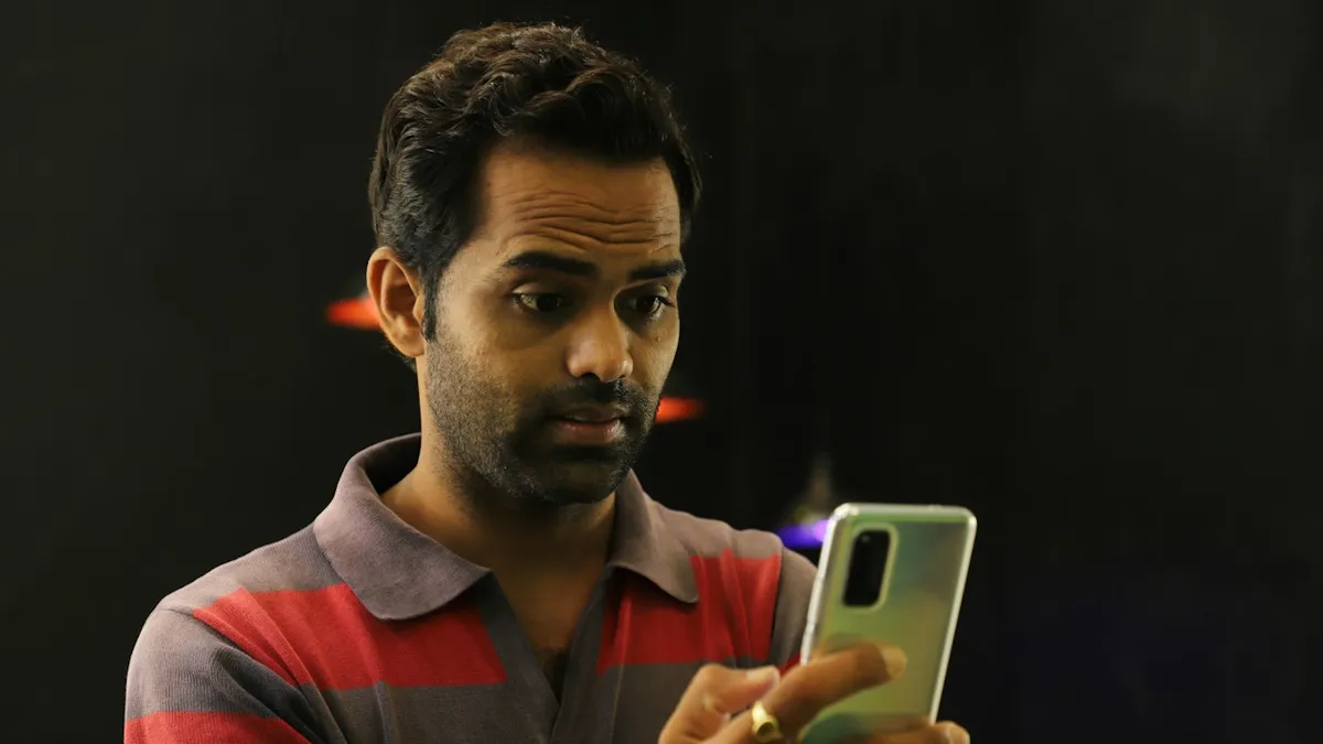 Állami követőapp kerül az indiaik mobiljaira, hacsak nem lesz akkora botrány, ami meghátrálásra kényszeríti a távközlési minisztériumot