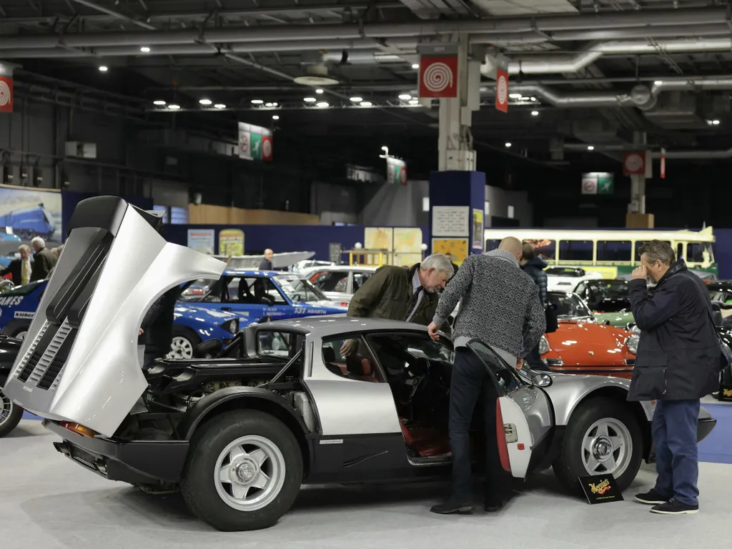 Legendás klasszikusok, motorok és versenyautók: képeken a párizsi Rétromobile Motor Show, RétromobileMotorShow