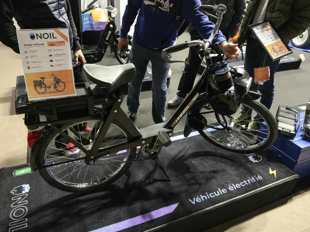 Legendás klasszikusok, motorok és versenyautók: képeken a párizsi Rétromobile Motor Show, RétromobileMotorShow