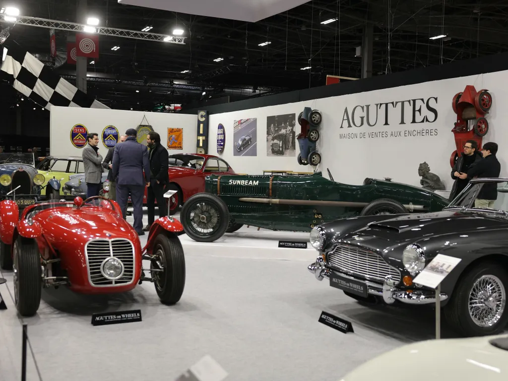 Legendás klasszikusok, motorok és versenyautók: képeken a párizsi Rétromobile Motor Show, RétromobileMotorShow