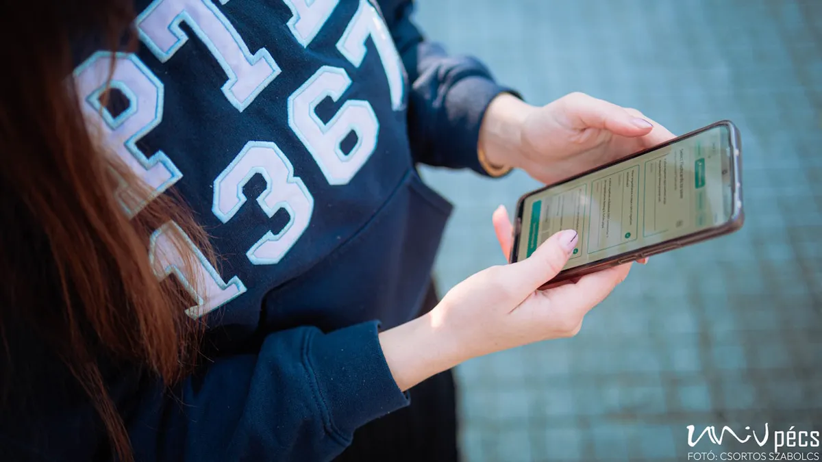 Mobilappal segíti a hallgatók tanulását a PTE