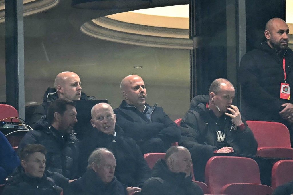 Liverpool, Arne Slot, lelátó, Szoboszlai Dominik