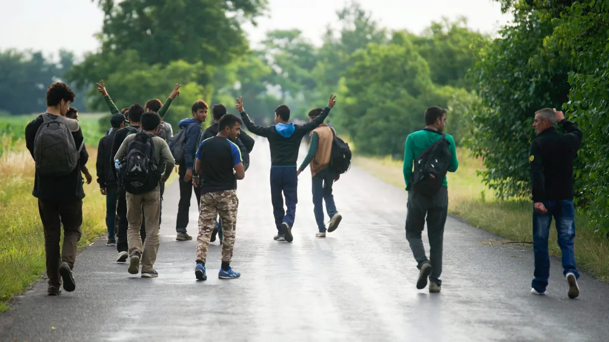 Csillagászati összegért figyelnek meg egy agresszív migránst Németországban