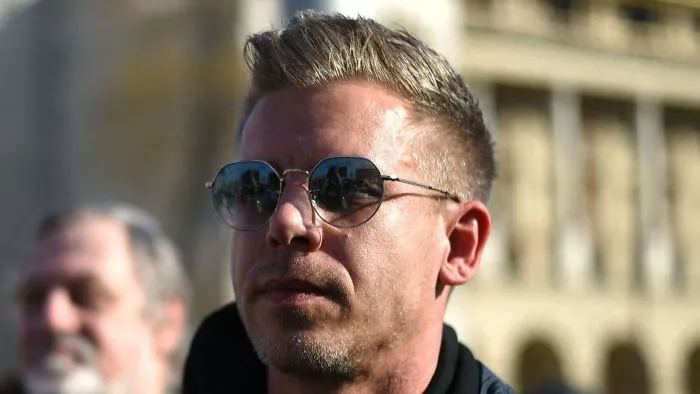 Felajánlkozásnak álcázott átkot szórt Magyar Péterre a Parlamentben Tordai Bence
