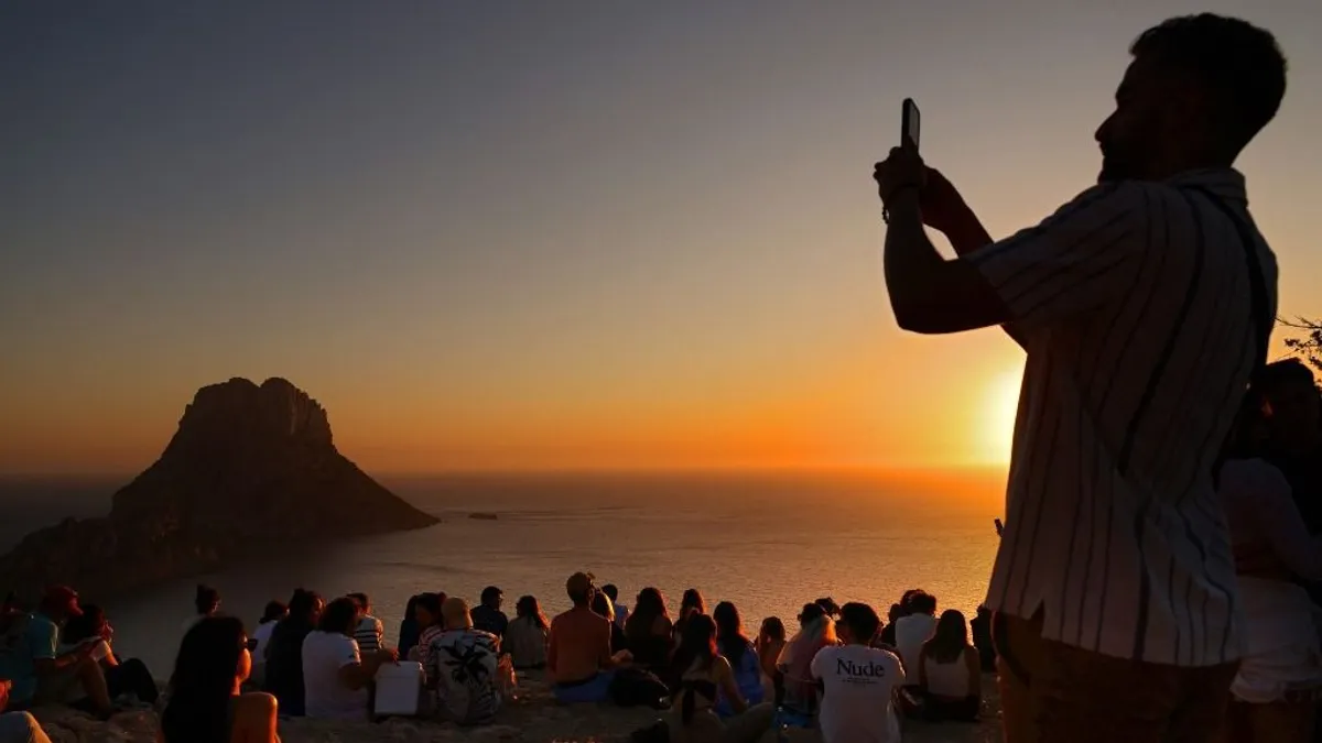 Újabb módszerrel lépnek fel a turisták ellen Ibizán