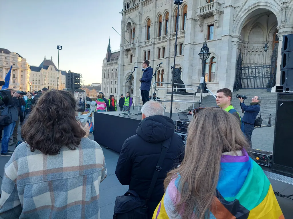 Momentumos tüntetés, hídfoglalás,
Momentumostüntetéshídfoglalás, 20245.03.18.
