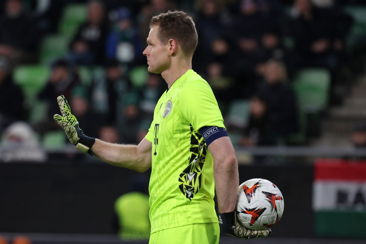 Budapest, 2024. november 28.
Dibusz Dénes, a Ferencváros kapusa a férfi labdarúgó Európa-liga alapszakaszának 5. fordulójában játszott Ferencvárosi TC - Malmö FF mérkőzésen a Groupama Arénában 2024. november 28-án.
MTI/Hegedüs Róbert