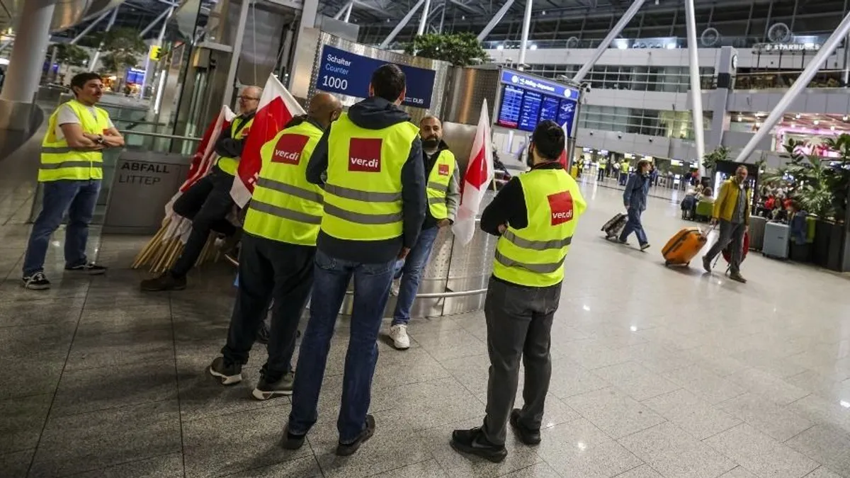 Közlekedési káosz Németországban, leállt 13 nagy repülőtér