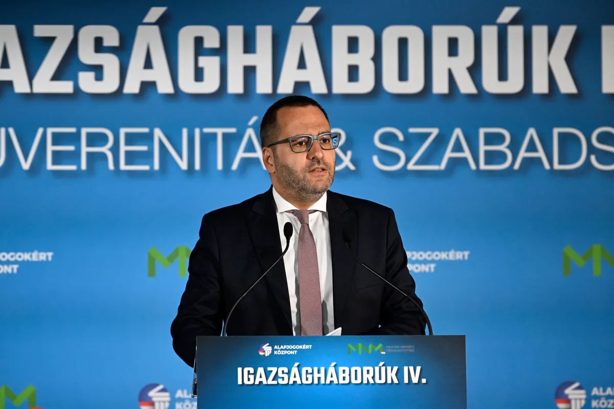 Budapest, 2025. március 28.
Lánczi Tamás, a Szuverenitásvédelmi Hivatal elnöke beszél a Magyar Nemzeti Médiaszövetség és az Alapjogokért Központ Igazságháborúk konferenciasorozatának Szuverenitás és szabadság című rendezvényén a budapesti Lónyay-Hatvany-villában 2025. március 28-án.
MTI/Máthé Zoltán