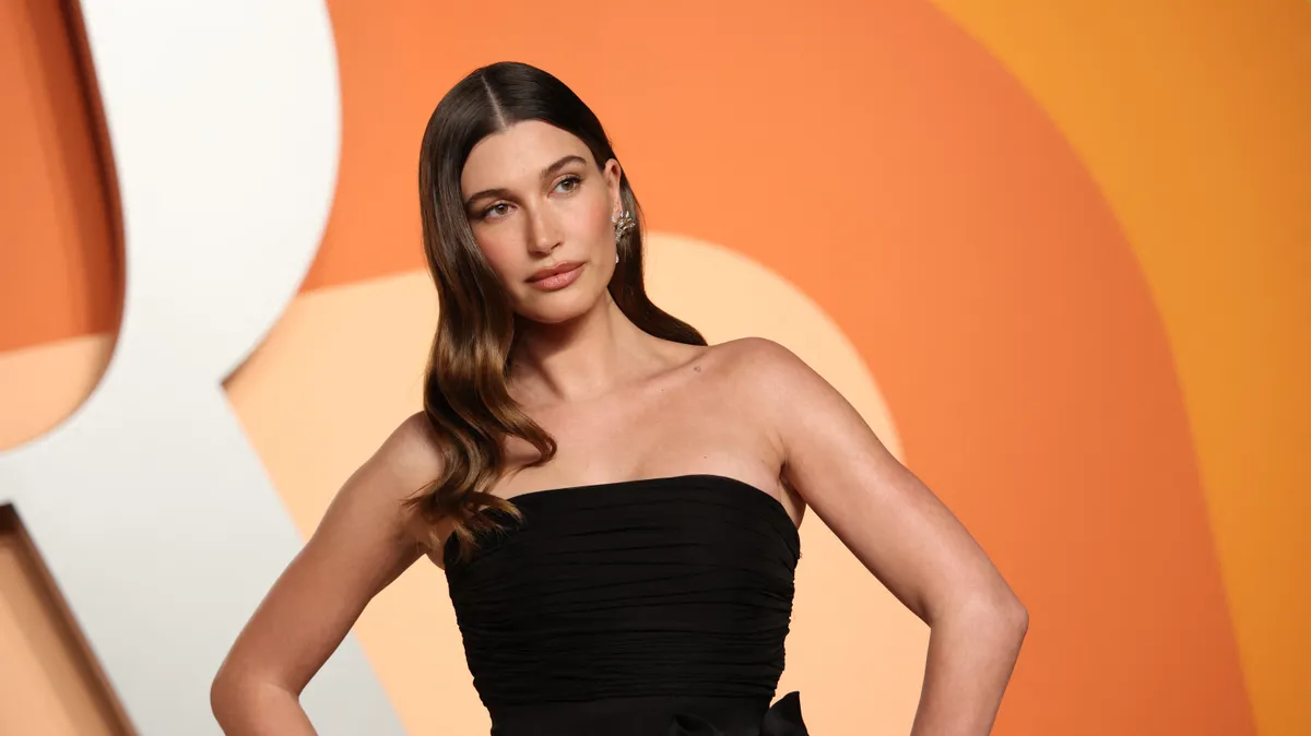 Hailey Bieber, amerikai modell, HaileyBieber, 2025, porcelán bőr